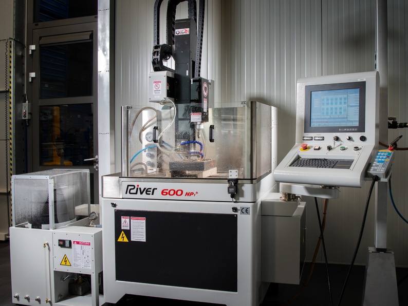 Vonkboren machine